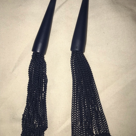 Kendra Scott Phara Tassel Necklace in Matte Navy - Picture 4 of 9